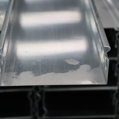 Self-Locking Cable Tray