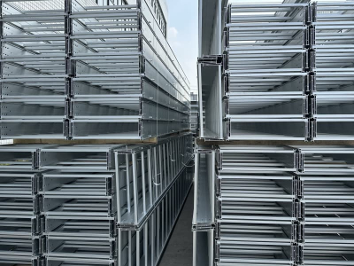 Double layer cable tray bracket